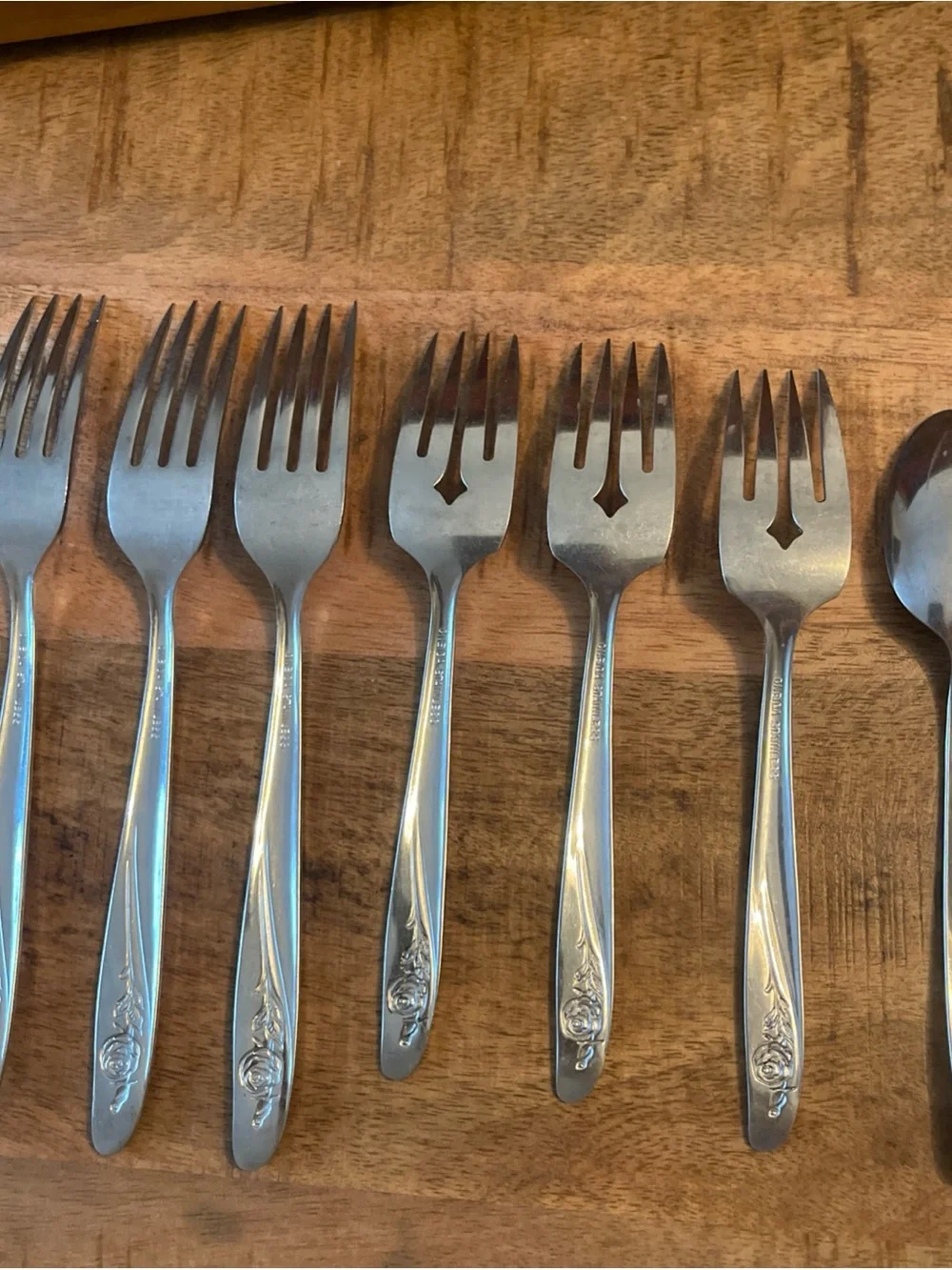 Oneida Roseanne Stainless Flatware Set Of 7